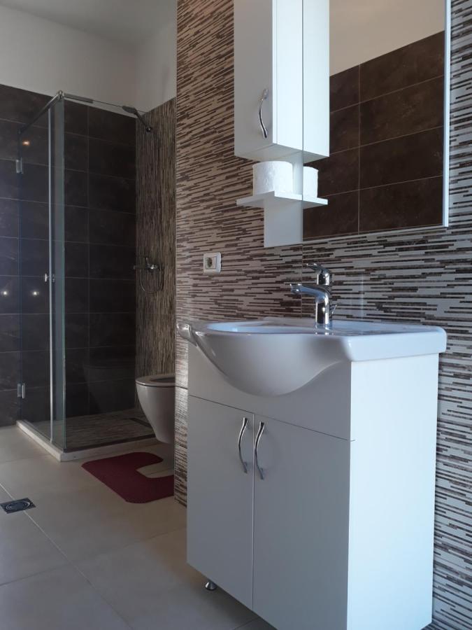 Guesthouse Bela Tirana Zewnętrze zdjęcie